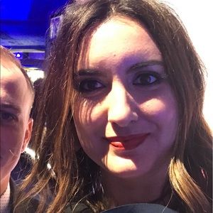 Meet your Posher, Laura